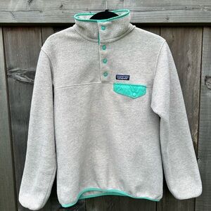 Patagonia Men’s Light Gray Synchilla with Teal Trim